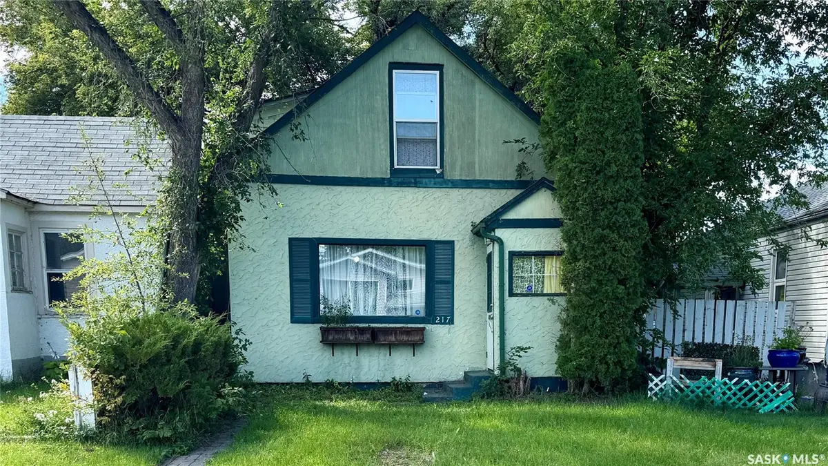217 L AVENUE N, Saskatoon, SK S7L 2P3