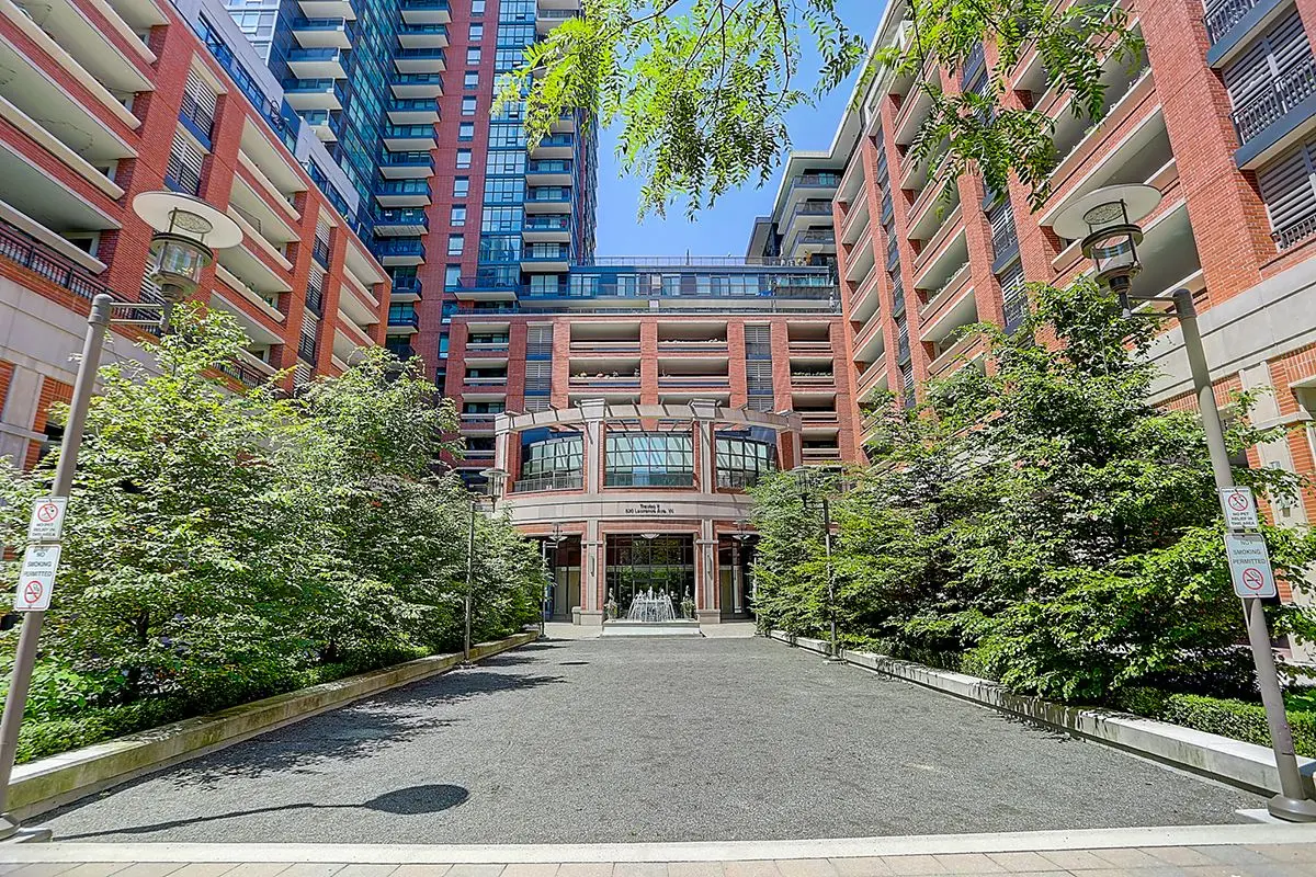 830 Lawrence AVE W #2204, Toronto W04, ON M6A 0B6
