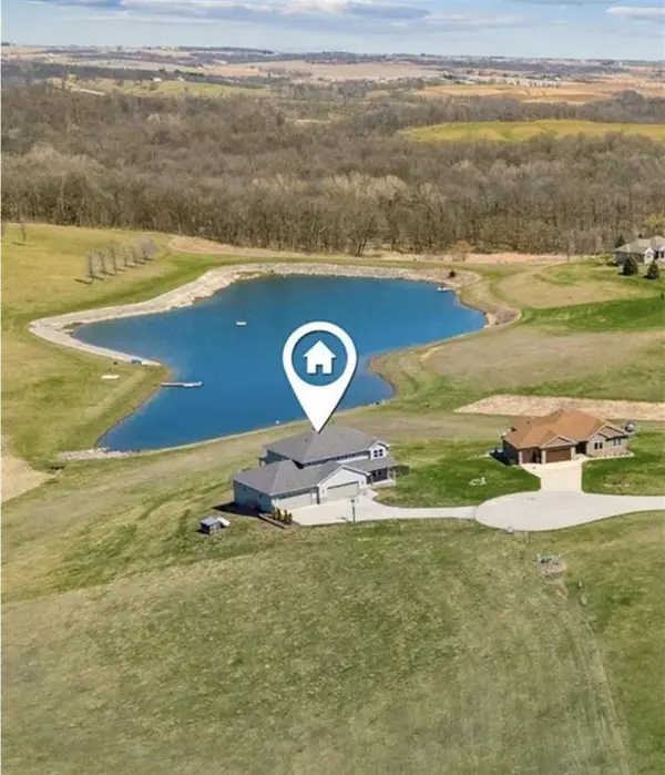 9174 207th Ave, Anamosa, IA 52205