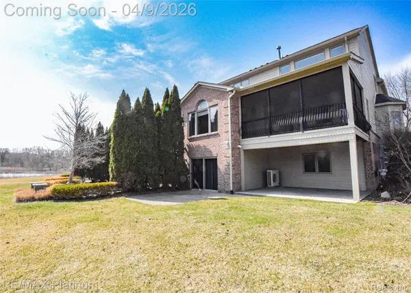 9092 Lake Dominion DR, Brighton Township, MI 48114