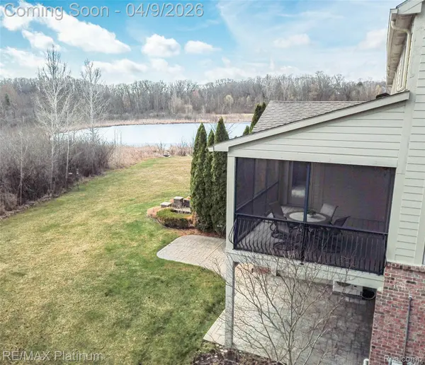 9092 Lake Dominion DR, Brighton Township, MI 48114