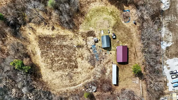 2212 E Coldwater RD, Genesee Charter Township, MI 48505