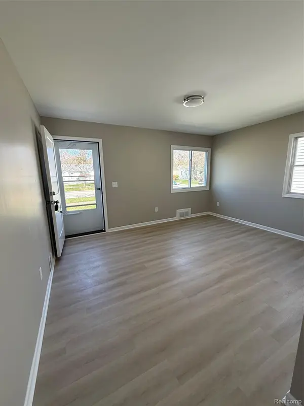 21058 ATLANTIC AVE, Warren, MI 48091