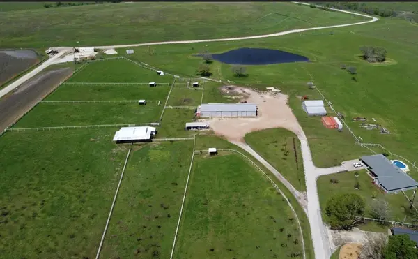 210-215 Southard Drive, Avalon, TX 76651