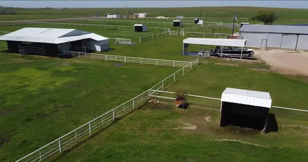 210-215 Southard Drive, Avalon, TX 76651