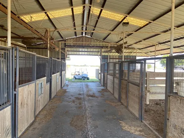 210-215 Southard Drive, Avalon, TX 76651