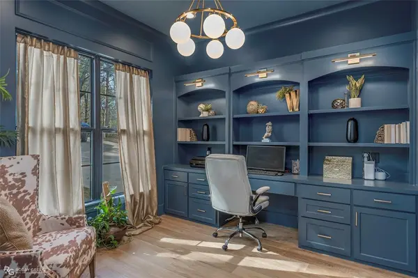 6042 S Lakeshore Drive, Shreveport, LA 71119