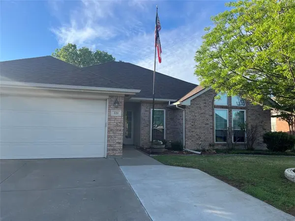 221 Rose Avenue, Cleburne, TX 76033