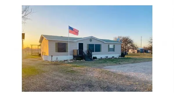 301 County Road 5716, Natalia, TX 78059