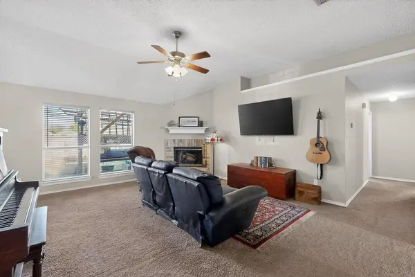 10604 Cobblestone Drive, Benbrook, TX 76126