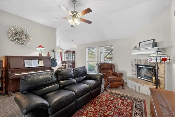 10604 Cobblestone Drive, Benbrook, TX 76126