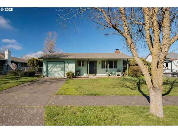 992 CANDLELIGHT DR, Eugene, OR 97402