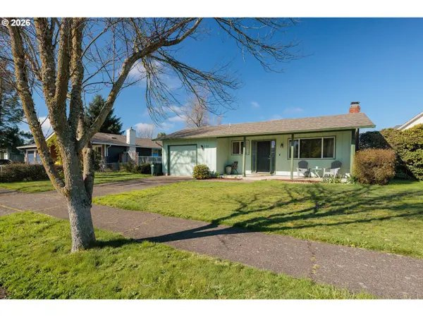 992 CANDLELIGHT DR, Eugene, OR 97402