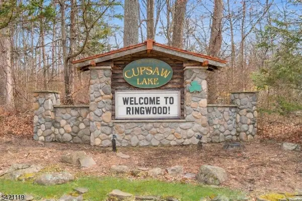 27 Bear Mountain Rd, Ringwood Boro, NJ 07456