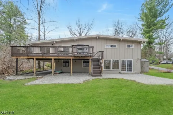 27 Bear Mountain Rd, Ringwood Boro, NJ 07456