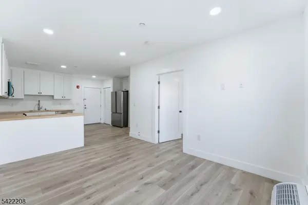 95 Shepherds Ln #B204, Totowa Boro, NJ 07512