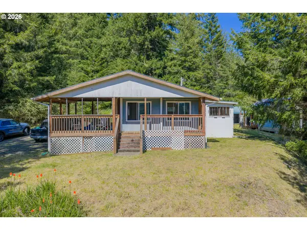 2403 SPRUCE ST, Myrtle Point, OR 97458