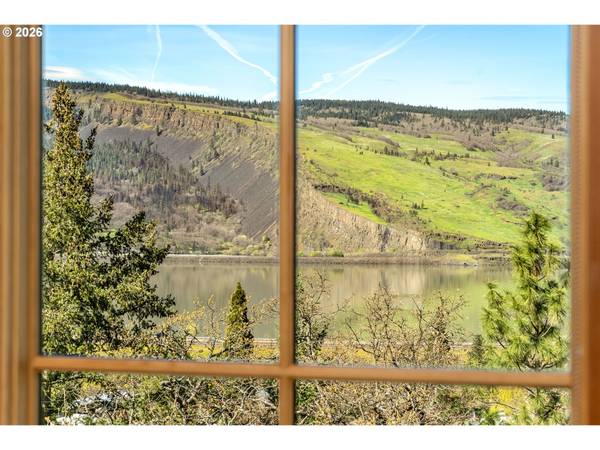 855 5TH AVE, Mosier, OR 97040