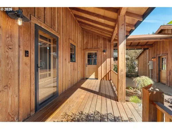 855 5TH AVE, Mosier, OR 97040