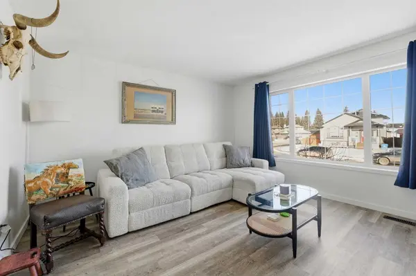 5807 44 AVE, Rocky Mountain House, AB T4T 0A1