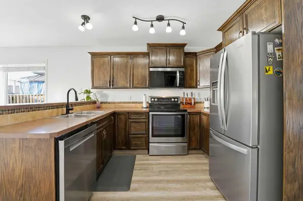 5807 44 AVE, Rocky Mountain House, AB T4T 0A1