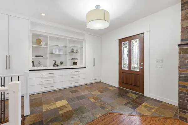 2623 Glenmount DR SW, Calgary, AB T3E 4C2