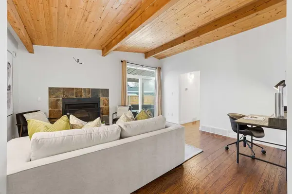 2623 Glenmount DR SW, Calgary, AB T3E 4C2