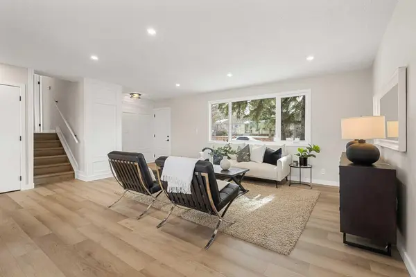 347 Queensland DR SE, Calgary, AB T2J 3R6