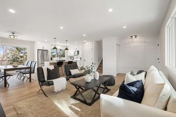 347 Queensland DR SE, Calgary, AB T2J 3R6