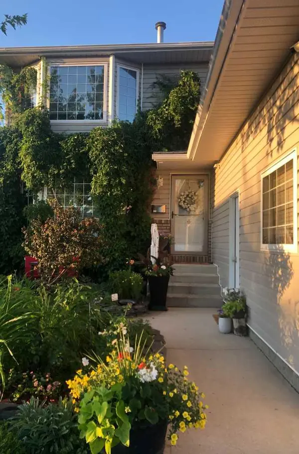 12 Sunrise CT SW, Medicine Hat, AB T1B 4N5