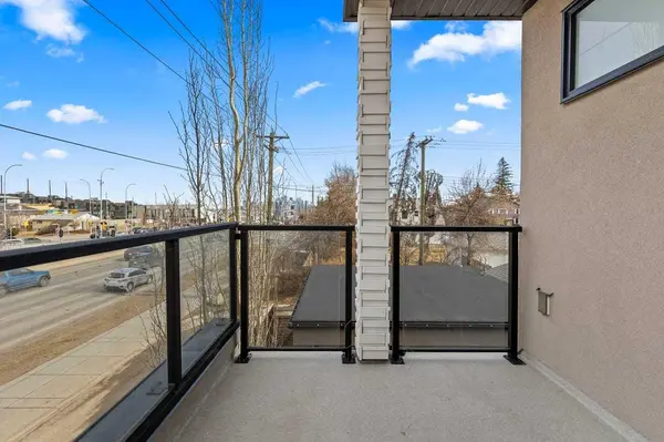 1400 26A ST SW, Calgary, AB T3C 1K8