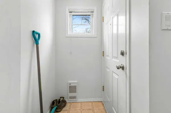 5220 50A AVE #2001, Sylvan Lake, AB T4S 1E5