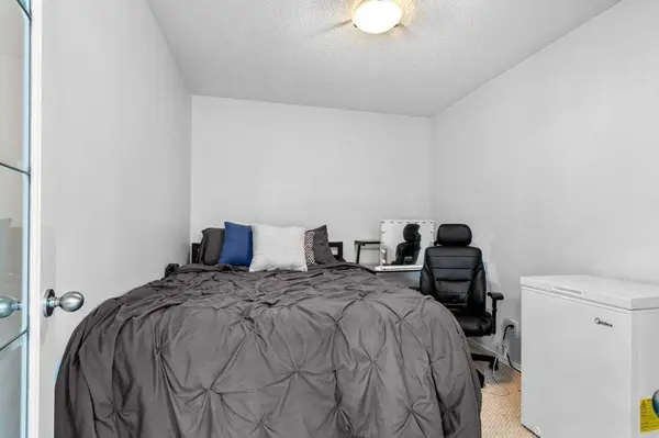 5220 50A AVE #2001, Sylvan Lake, AB T4S 1E5