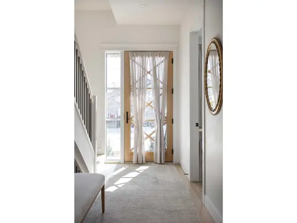 2028 41 AVE SW, Calgary, AB T2T 2M1