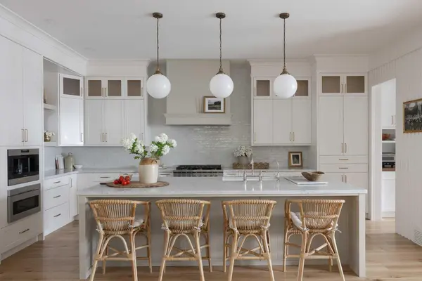 2028 41 AVE SW, Calgary, AB T2T 2M1