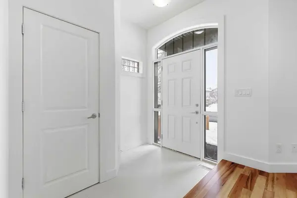 2623 25A ST SW, Calgary, AB T3E 1Z3