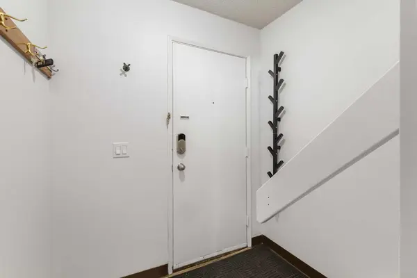 1055 72 AVE NW #72, Calgary, AB T2K 5S4