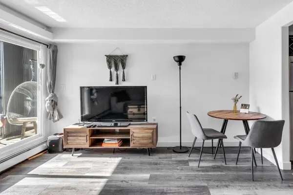 931 2 AVE NW #204, Calgary, AB T2N 0E6