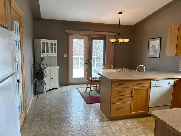 12 Pleasant Park CT W, Brooks, AB T1R 1H3