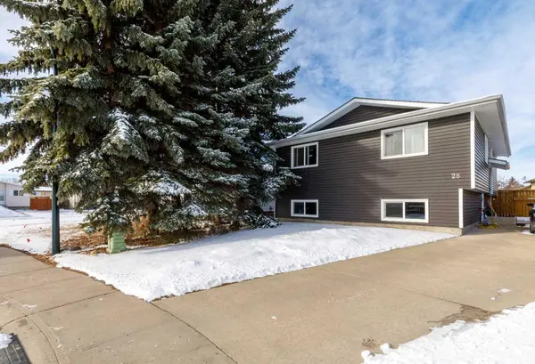 28 Goard Close, Red Deer, AB T4P 2M2
