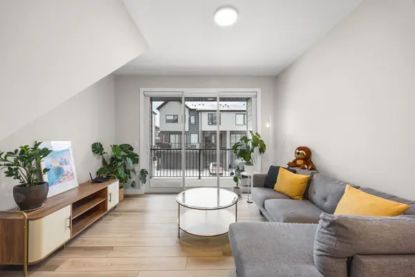 306 Evanscrest SQ NW, Calgary, AB T3P 1S2