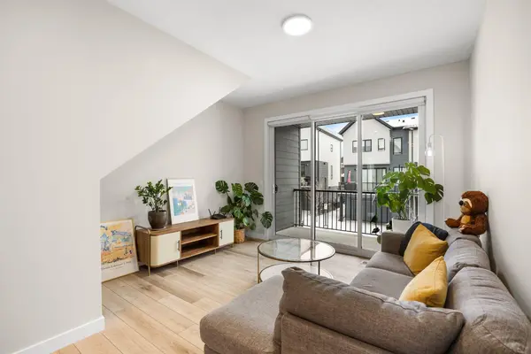 306 Evanscrest SQ NW, Calgary, AB T3P 1S2