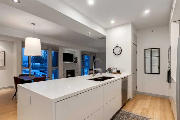 2905 16 ST SW #403, Calgary, AB T2T 4G5