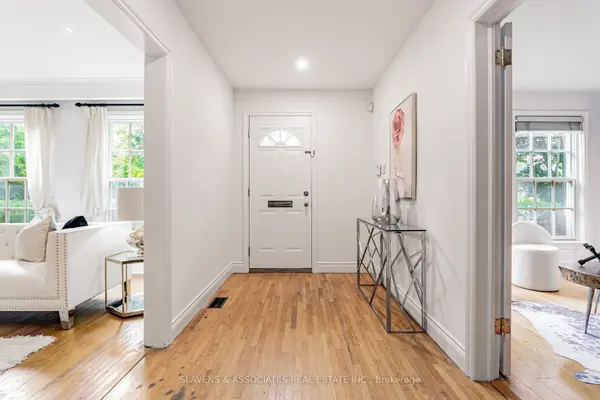 123 Lord Seaton RD, Toronto C12, ON M2P 1K8