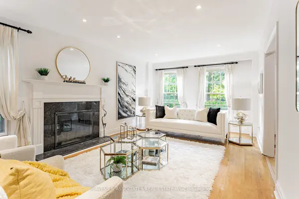 123 Lord Seaton RD, Toronto C12, ON M2P 1K8