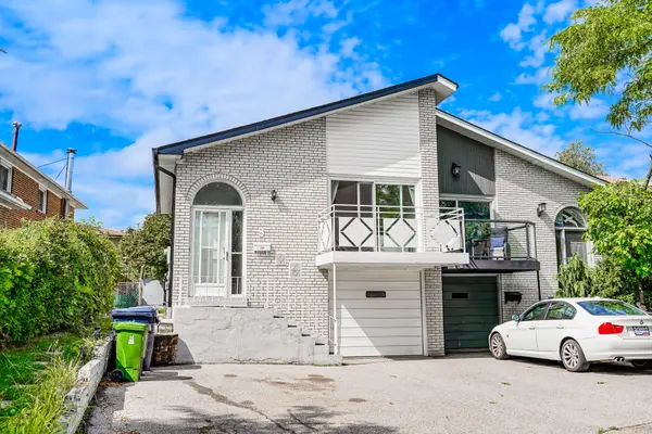 8 Topaz Gate, Toronto C15, ON M2M 2Z7