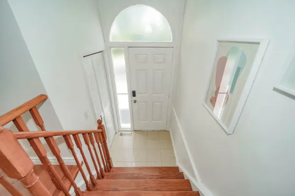 8 Topaz Gate, Toronto C15, ON M2M 2Z7