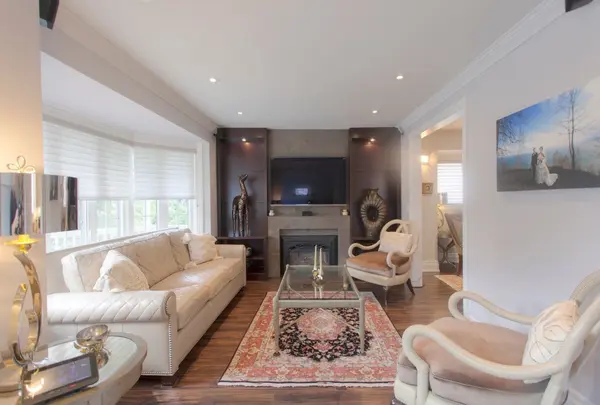 136 Hollywood AVE, Toronto C14, ON M2N 3K3