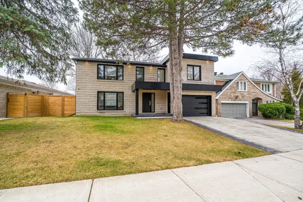 30 Kellythorne DR, Toronto C13, ON M3A 2L4