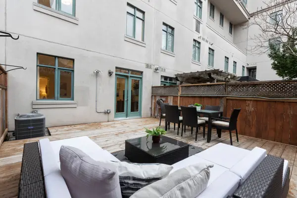 500 Richmond ST W #Th103, Toronto C01, ON M5V 3N4